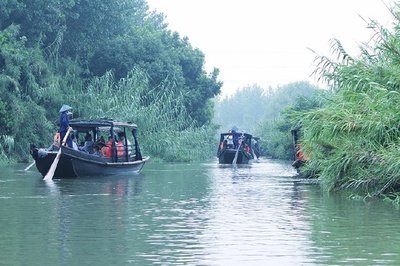 有全國(guó)環(huán)境優(yōu)美鎮(zhèn),中國(guó)歷史文化名鎮(zhèn),全國(guó)特色景觀旅游名鎮(zhèn)之稱(chēng)