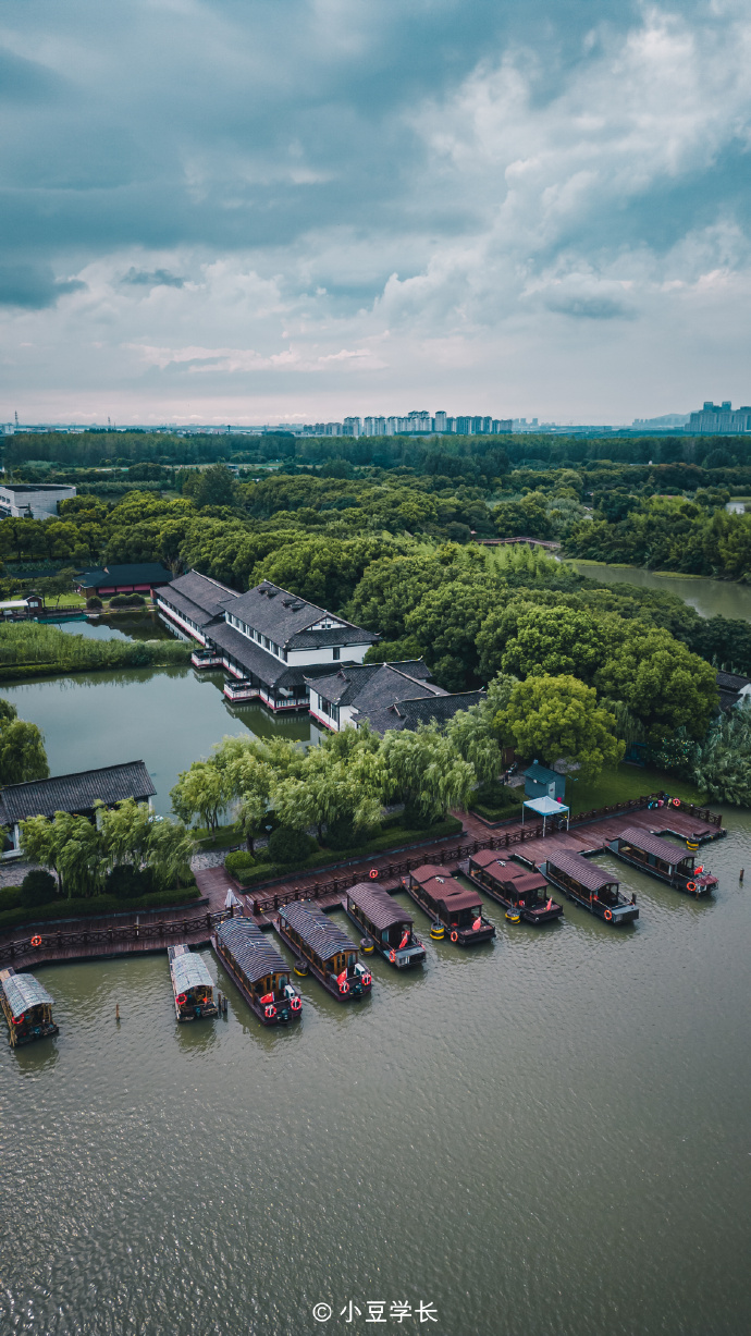 沙家浜風景區位于常熟市,是國家5a級景區,因京劇《沙家浜.